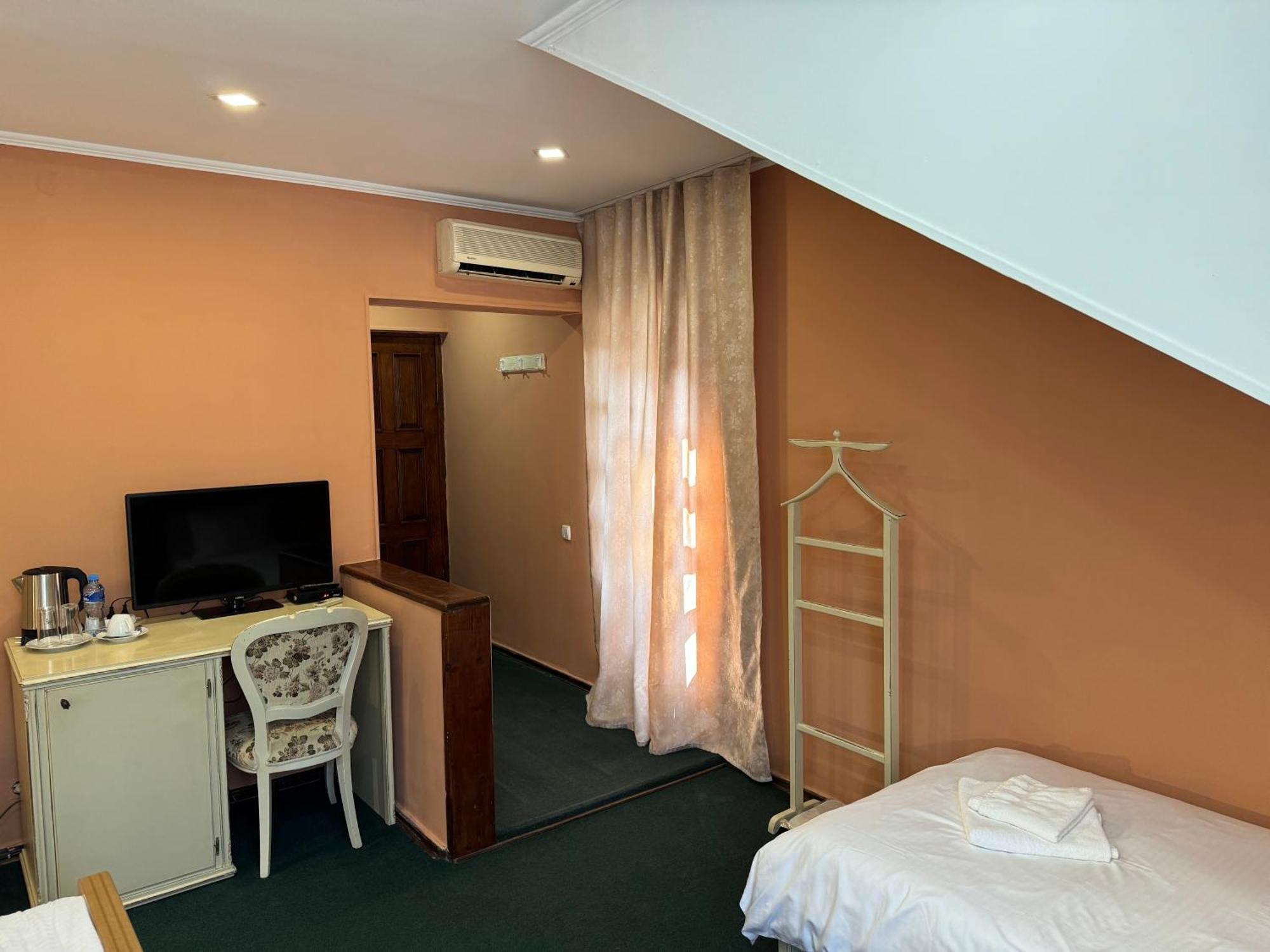 Madera Hotel