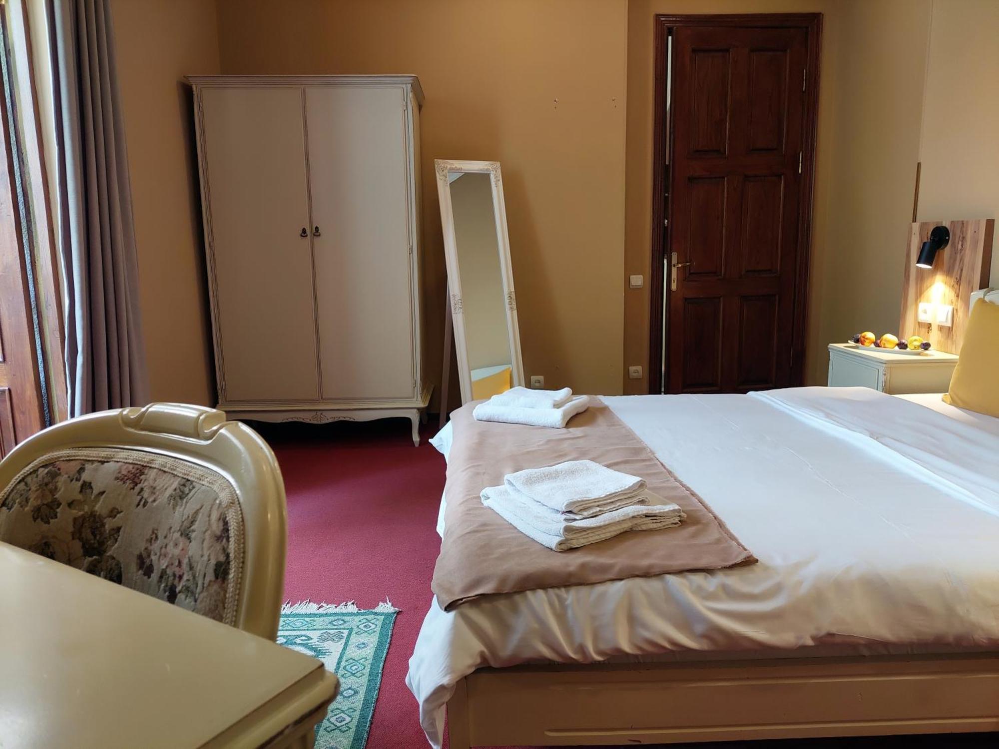 Madera Hotel 2*